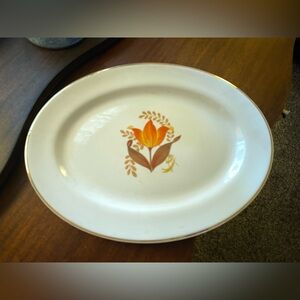 Vintage Bakerite Modern Tulip with 22k gold trim. Great condition